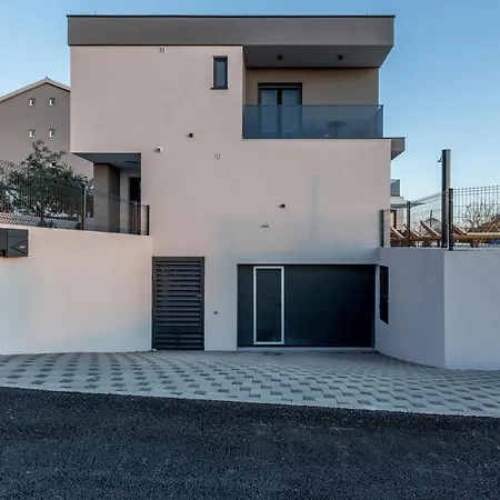 Argola Villa *