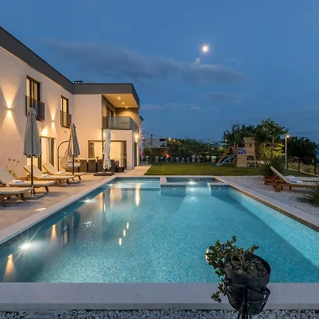 Argola Villa *